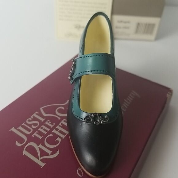 Just The Right Shoe by Raine Suffragette 25041 w/ Box & COA Fashion Figurine '99 - Picture 3 of 8